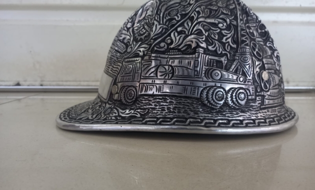 Souvenir Helm Pertambangan Pahat